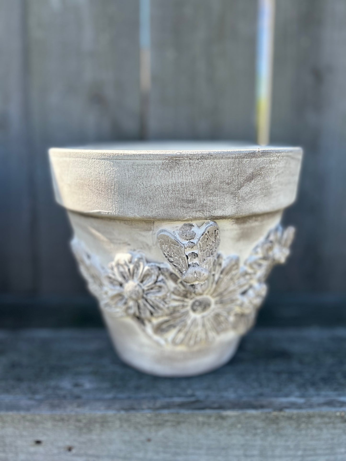 FF#007 White/Flower/Bee